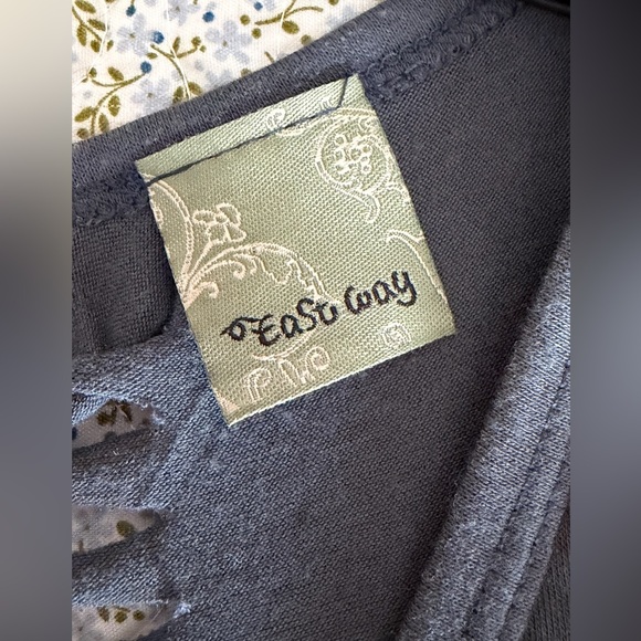 Charcoal Graphic Women's Tee - Picture 3 of 3